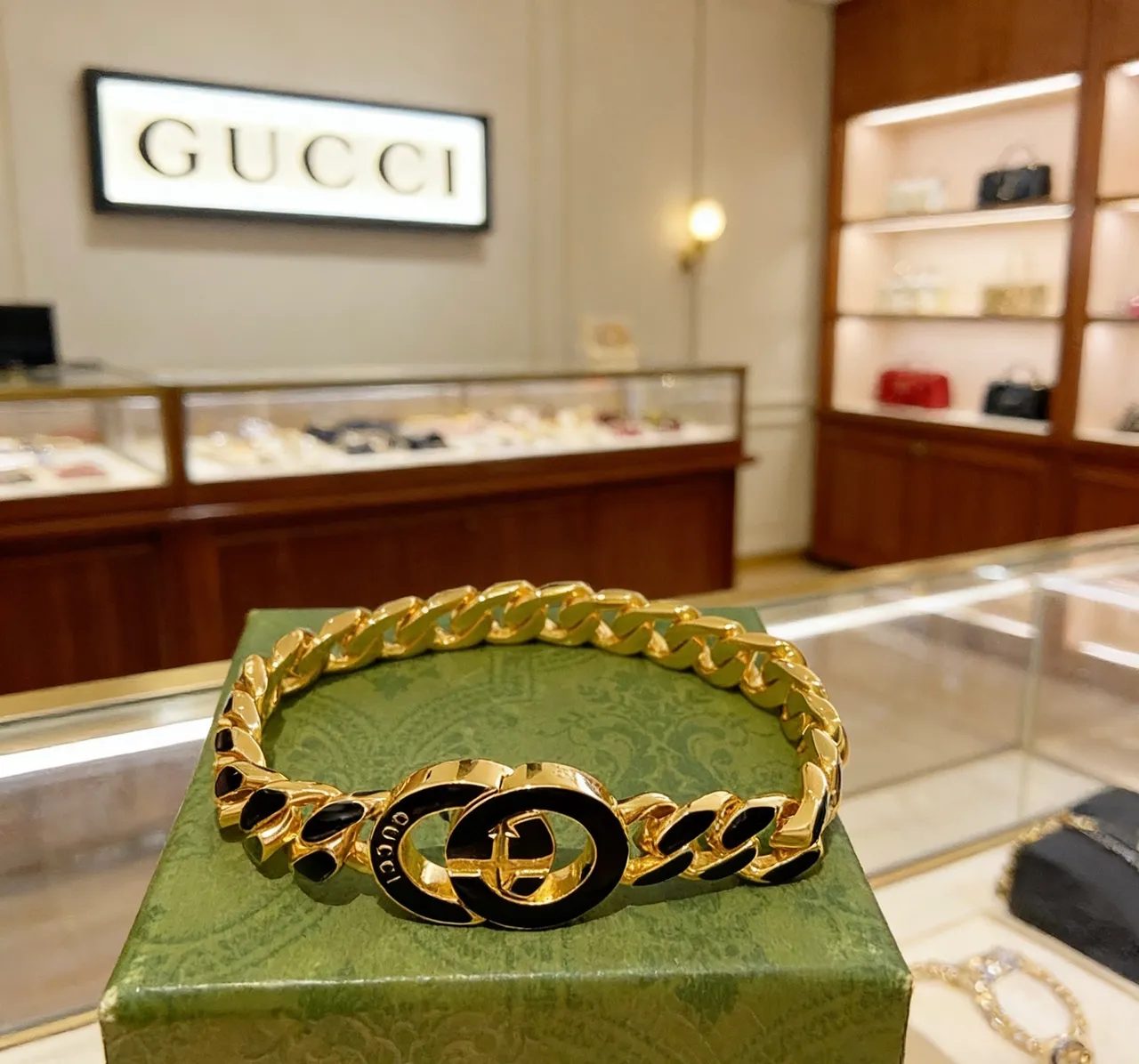 Gucci GG Marmont Gold-Tone and Black Enamel Curb Chain Bracelet 3