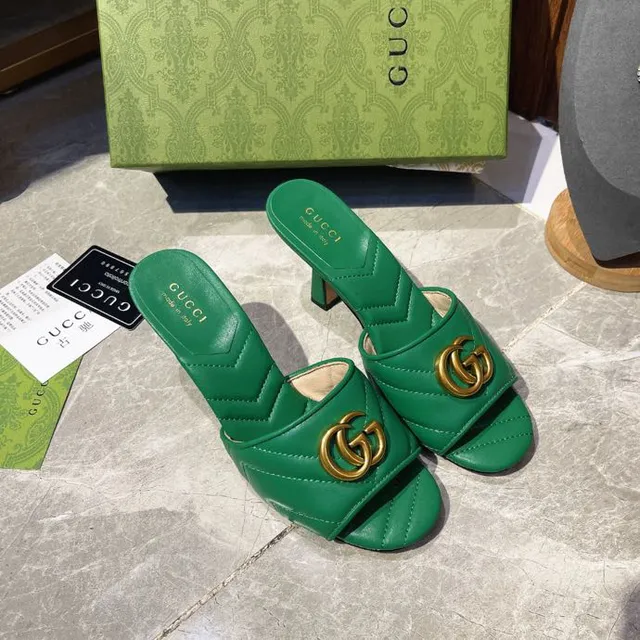 Gucci GG Marmont Verde Dourado Matelassado Costura Chevron Double G Horsebit Buckle Sandálias Casuais 2