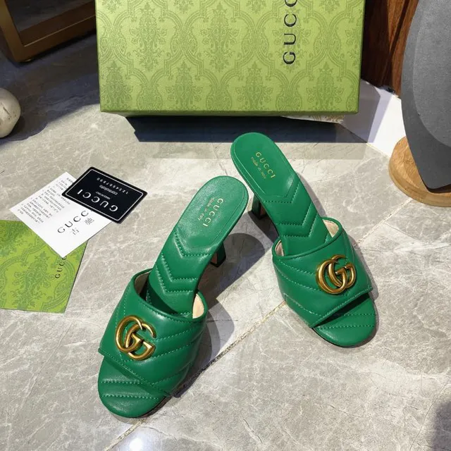 Gucci GG Marmont Verde Dourado Matelassado Costura Chevron Double G Horsebit Buckle Sandálias Casuais 4