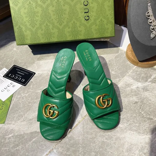 Gucci GG Marmont Verde Dourado Matelassado Costura Chevron Double G Horsebit Buckle Sandálias Casuais 6