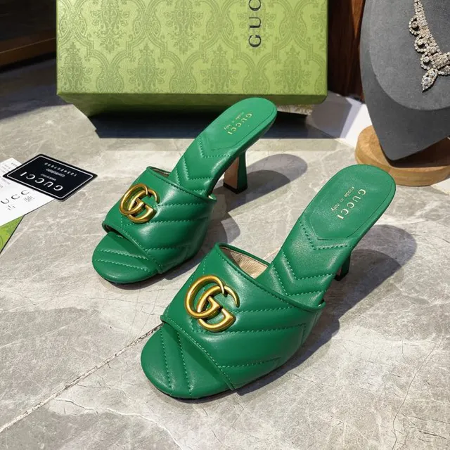 Gucci GG Marmont Verde Dourado Matelassado Costura Chevron Double G Horsebit Buckle Sandálias Casuais 8