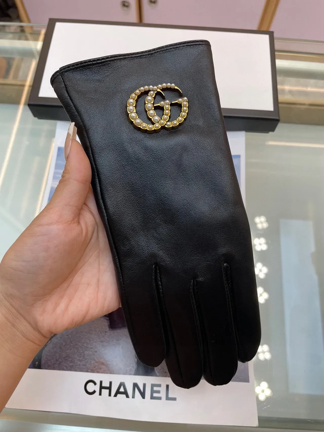 Gucci GG Marmont-inspired Black Gold Smooth Pearl-Embellished Interlocking G Logo Leather Gloves 4