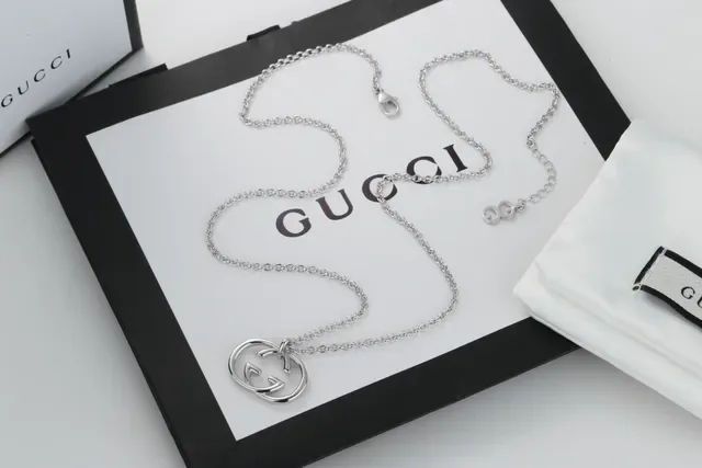 Gucci GG Marmont Interlocking Double G قلادة معلقة 2