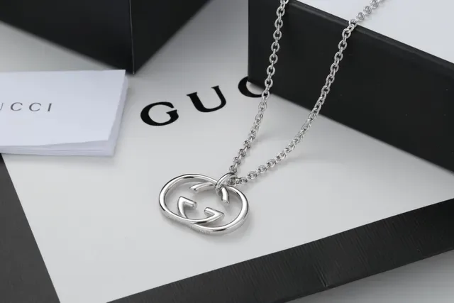 Gucci GG Marmont Interlocking Double G قلادة معلقة 4