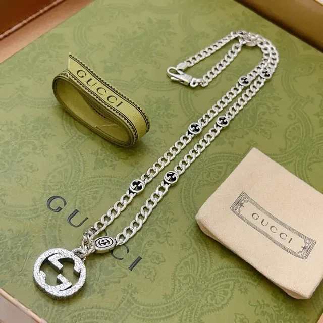 Gucci GG Marmont Interlocking G قلادة كريستال 4