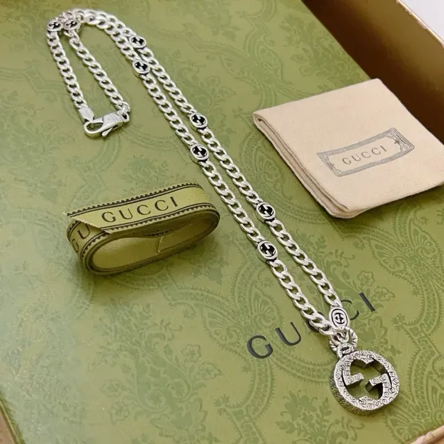 Gucci GG Marmont Interlocking G قلادة كريستال 9