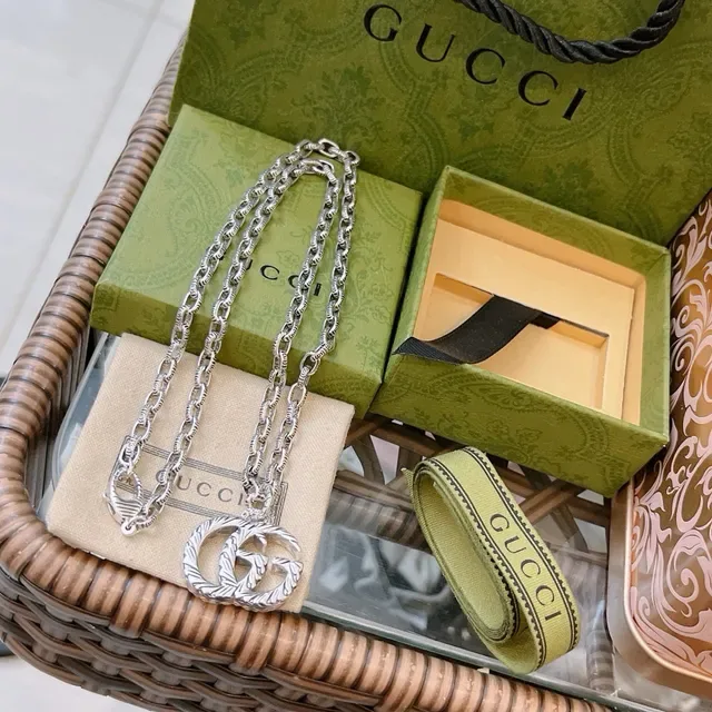 Gucci GG Marmont Interlocking G Leaf-Engraved Silver Necklace 4