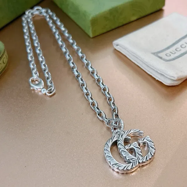 Gucci GG Marmont Interlocking G Leaf-Engraved Silver Necklace 7