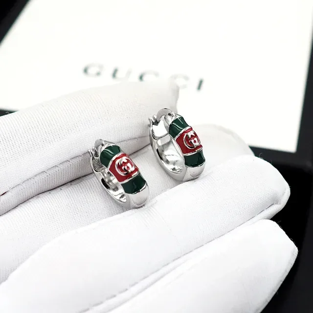 Gucci GG Marmont मल्टीकलर सिल्वर हिंज्ड हूप इनेमल पैनल इयररिंग्स 6