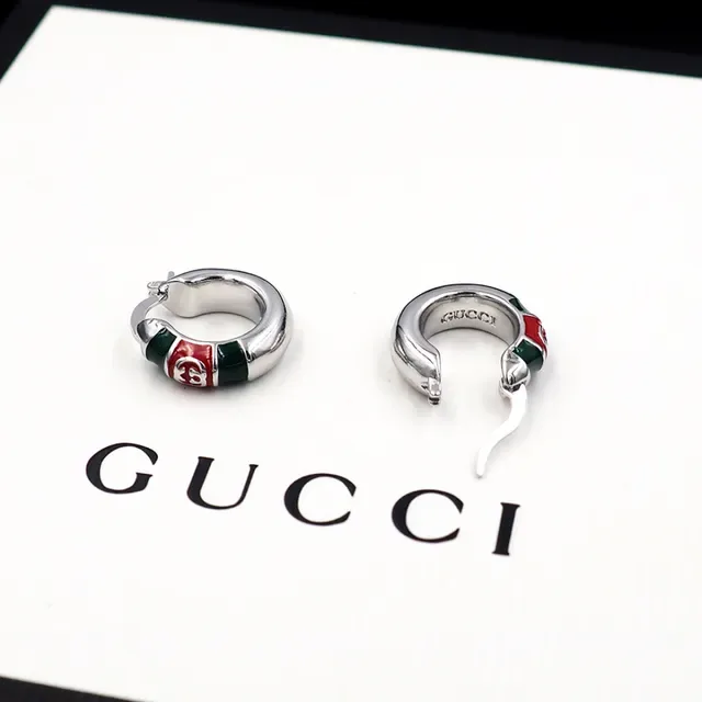 Gucci GG Marmont मल्टीकलर सिल्वर हिंज्ड हूप इनेमल पैनल इयररिंग्स 8