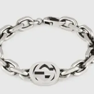 Gucci GG Marmont سوار بلون فضي مع حلقات بيضاوية