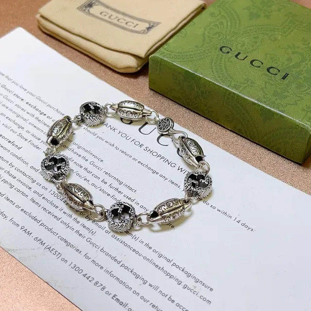 Gucci GG Motif Engraved Silver-Tone Bracelet 9