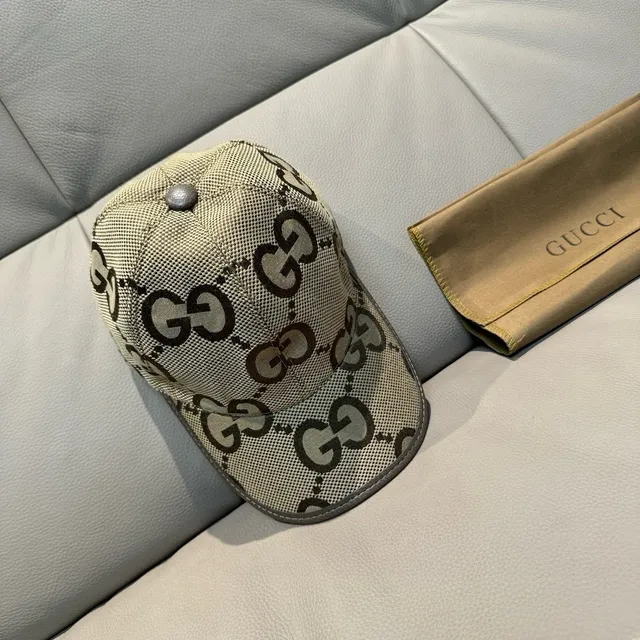 Gucci GG Supreme Beige Black Monogram Six-Panel Construction Baseball Cap 9