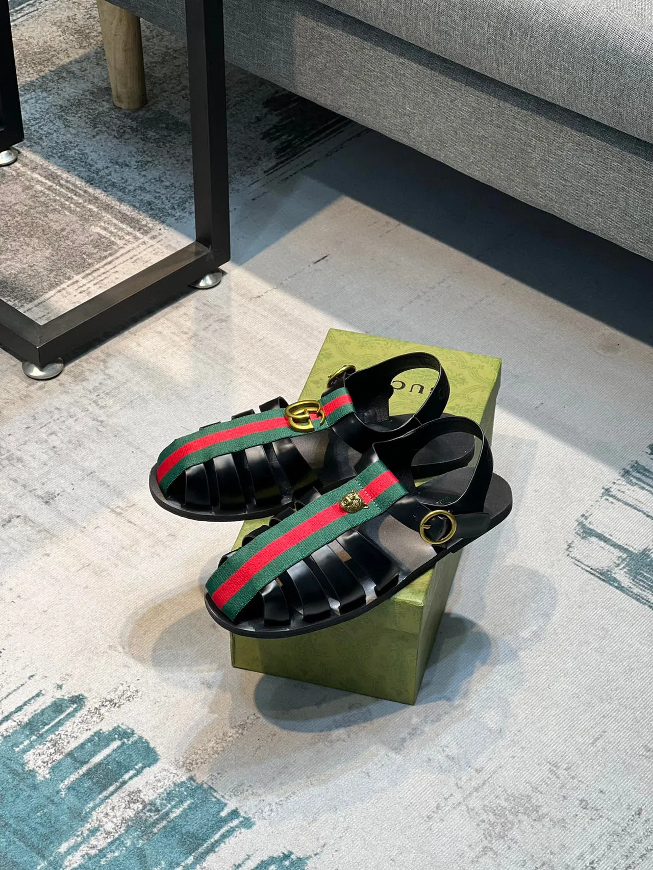 Gucci Gladiator Sandal Black Green Strappy Flat Gladiator Sandals 7