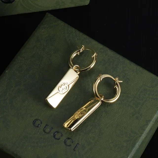 Gucci Gold Chain Rectangular Pendant Necklace 3