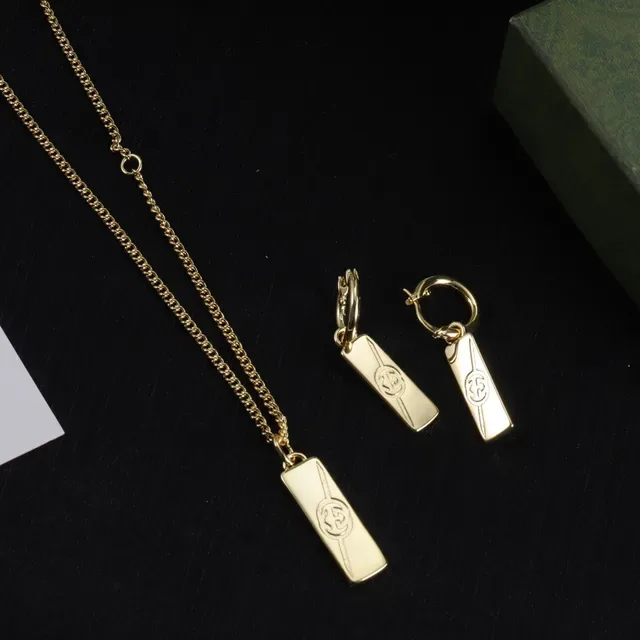 Gucci Gold Chain Rectangular Pendant Necklace 8