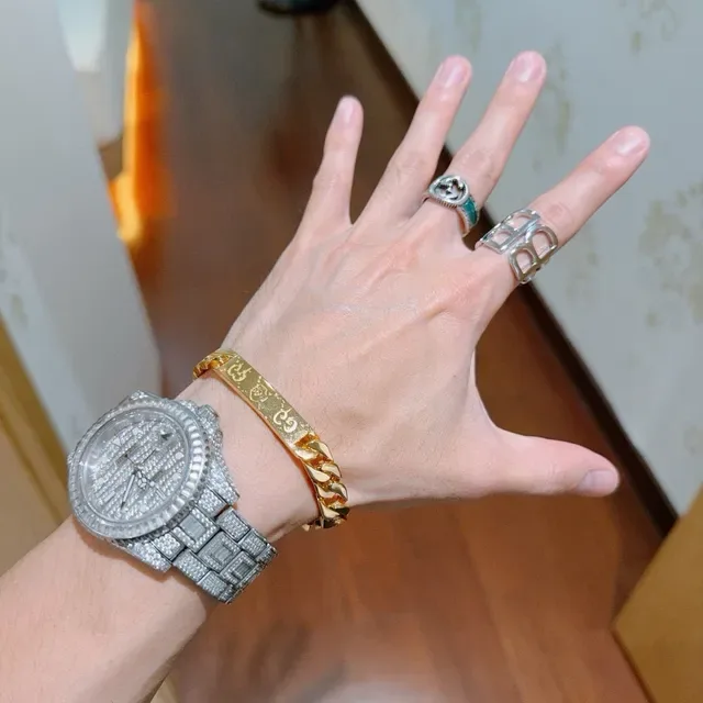 Gucci Gold Curb-Link Chain Engraved Central Plaque Bracelet 8