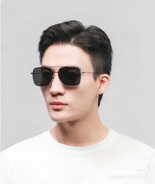 Gucci Gafas de Sol de Metal Inspiradas en Aviador en Oro y Verde 2