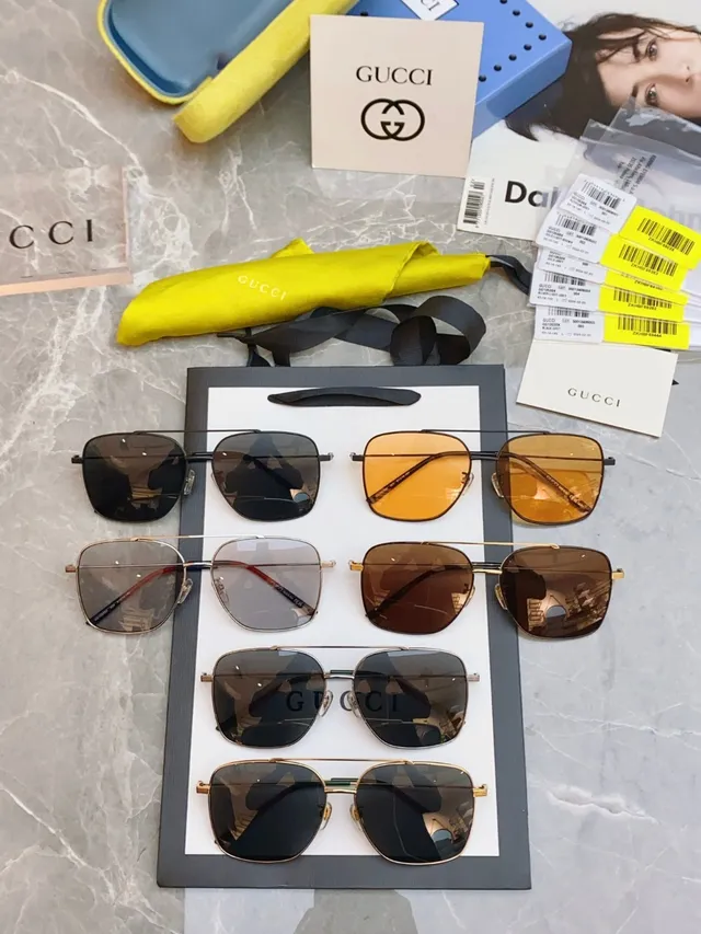 Gucci Gafas de Sol de Metal Inspiradas en Aviador en Oro y Verde 4