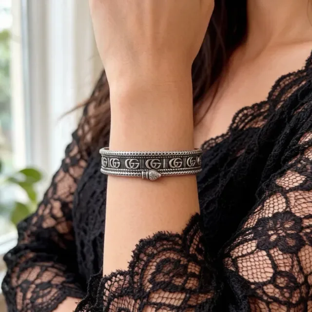 Gucci Gold Silver Interlocking G Motif Rope-Edge Border Bracelet 2