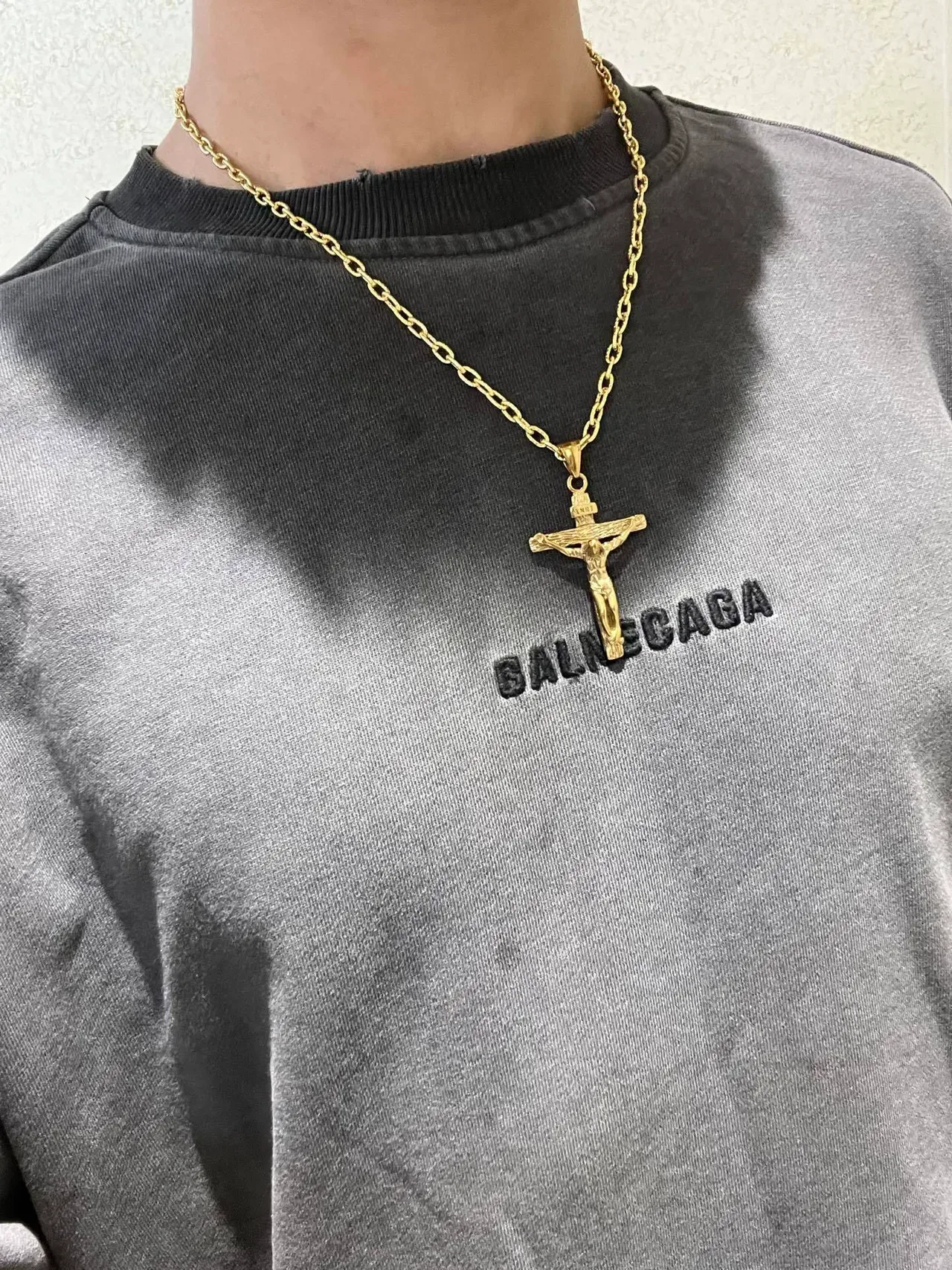 Gucci Gold-Tone Crucifix Pendant Necklace 2