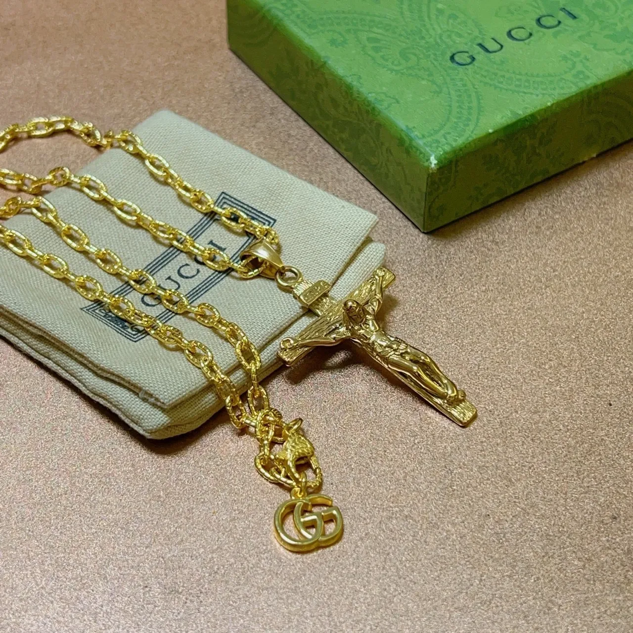 Gucci Gold-Tone Crucifix Pendant Necklace 3