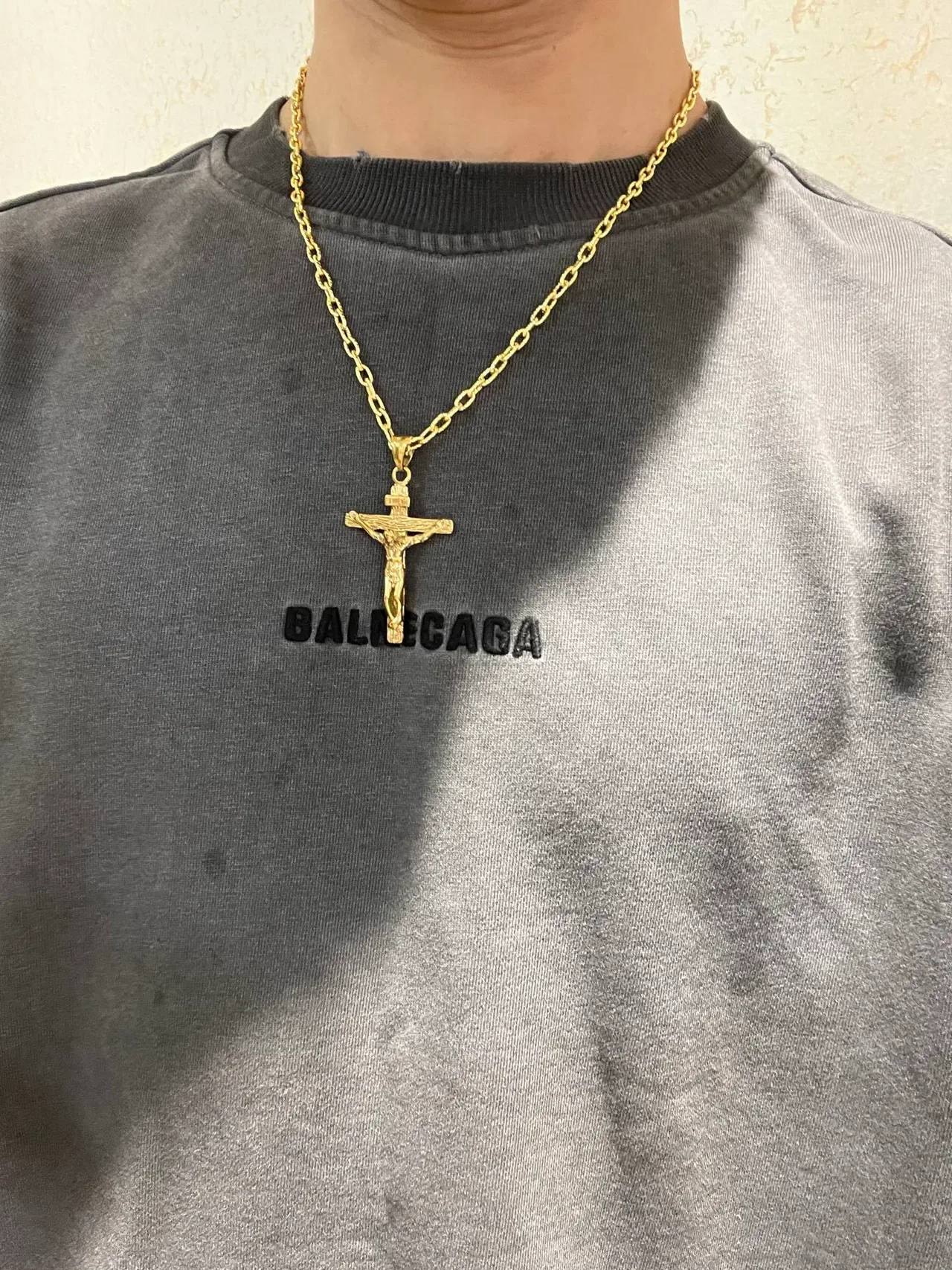 Gucci Gold-Tone Crucifix Pendant Necklace 5