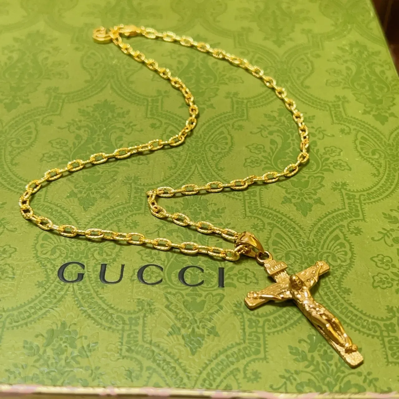 Gucci Gold-Tone Crucifix Pendant Necklace 7