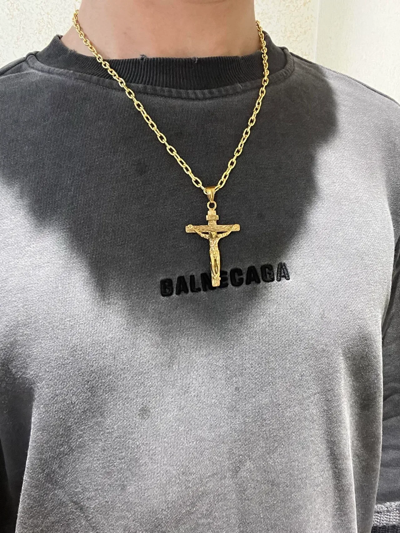 Gucci Gold-Tone Crucifix Pendant Necklace 8