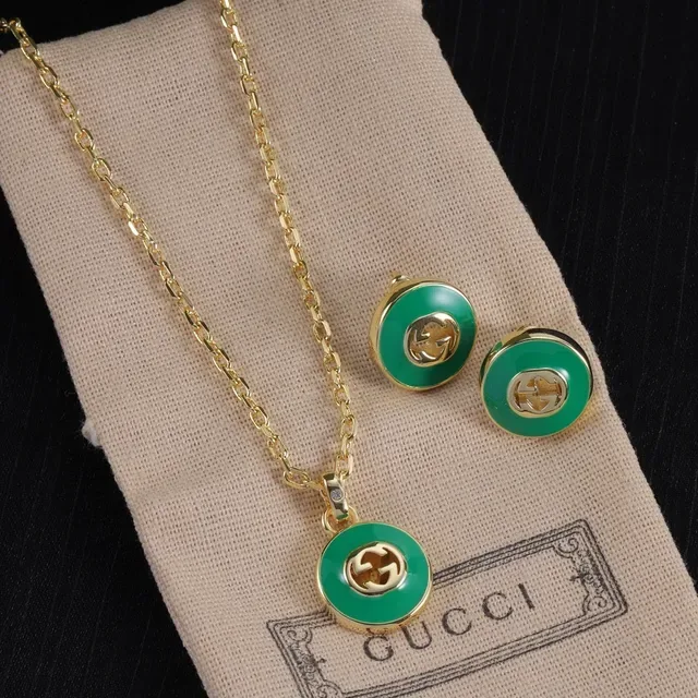 Gucci Green Gold Circular Enamel Pendant Interlocking G Logo Necklace 2