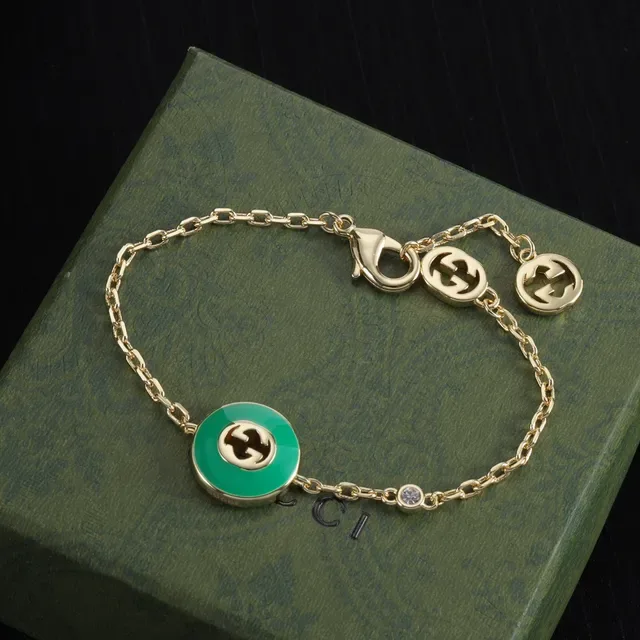 Gucci Green Gold Circular Enamel Pendant Interlocking G Logo Necklace 4