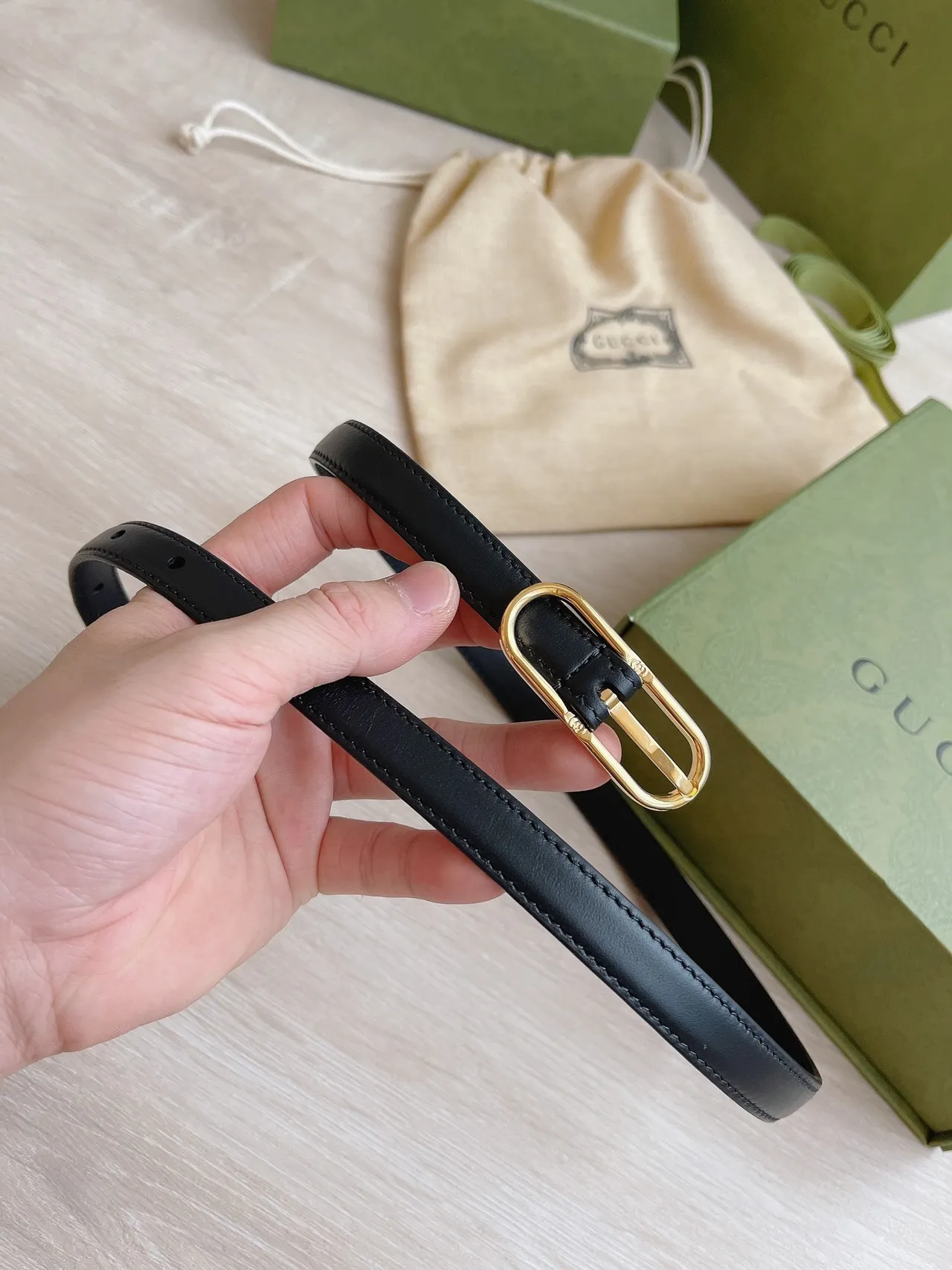 Gucci Horsebit 1955 Ceinture en cuir noir et or avec boucle ovale étroite 3