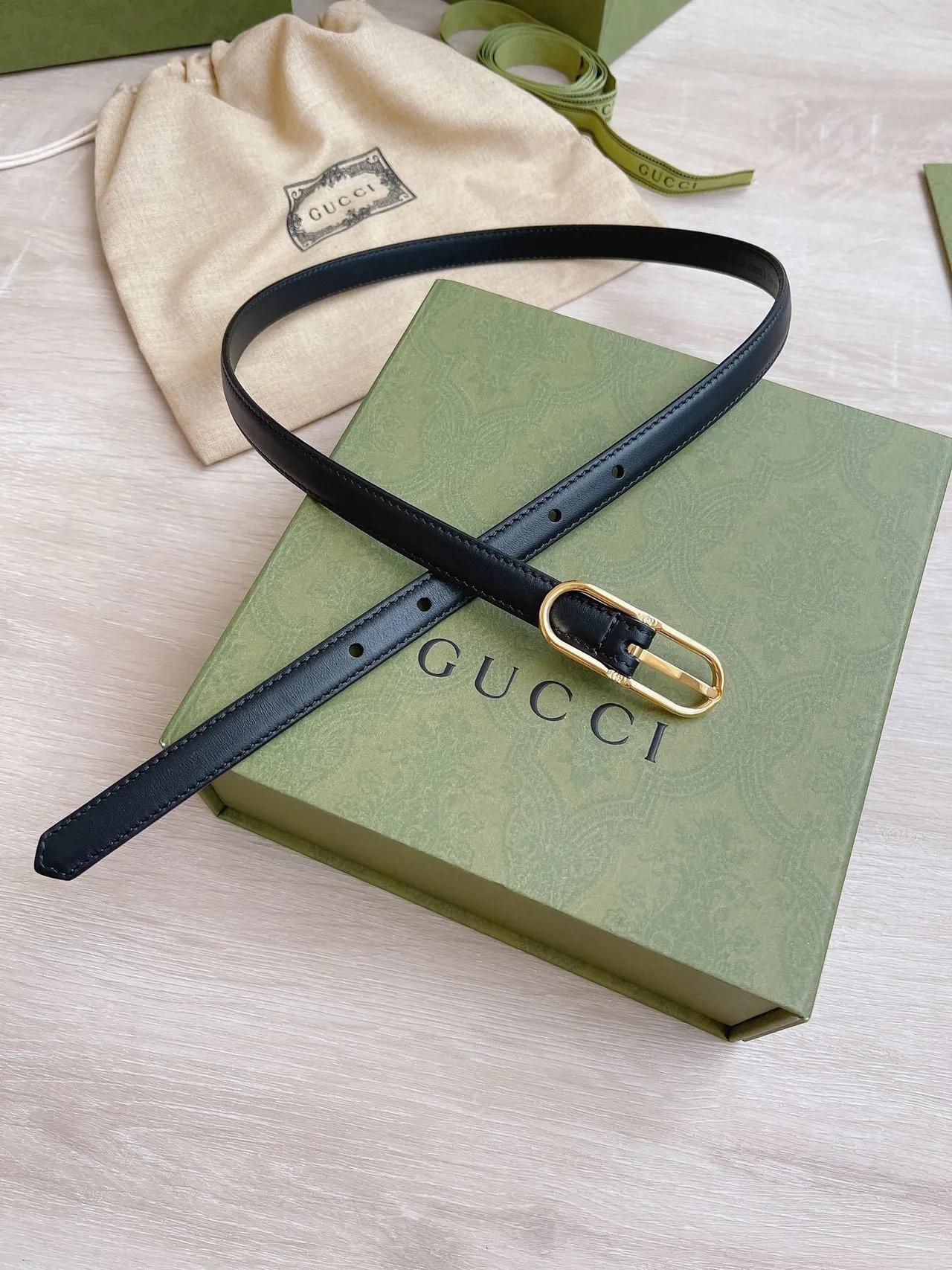 Gucci Horsebit 1955 Ceinture en cuir noir et or avec boucle ovale étroite 5