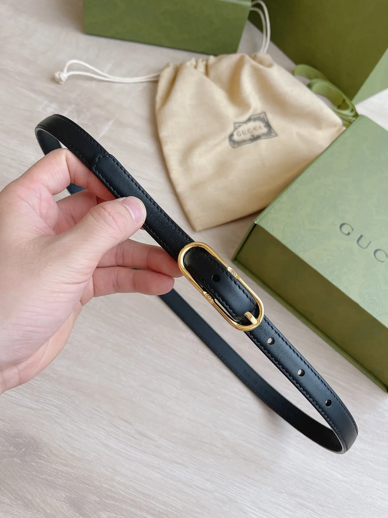 Gucci Horsebit 1955 Ceinture en cuir noir et or avec boucle ovale étroite 7