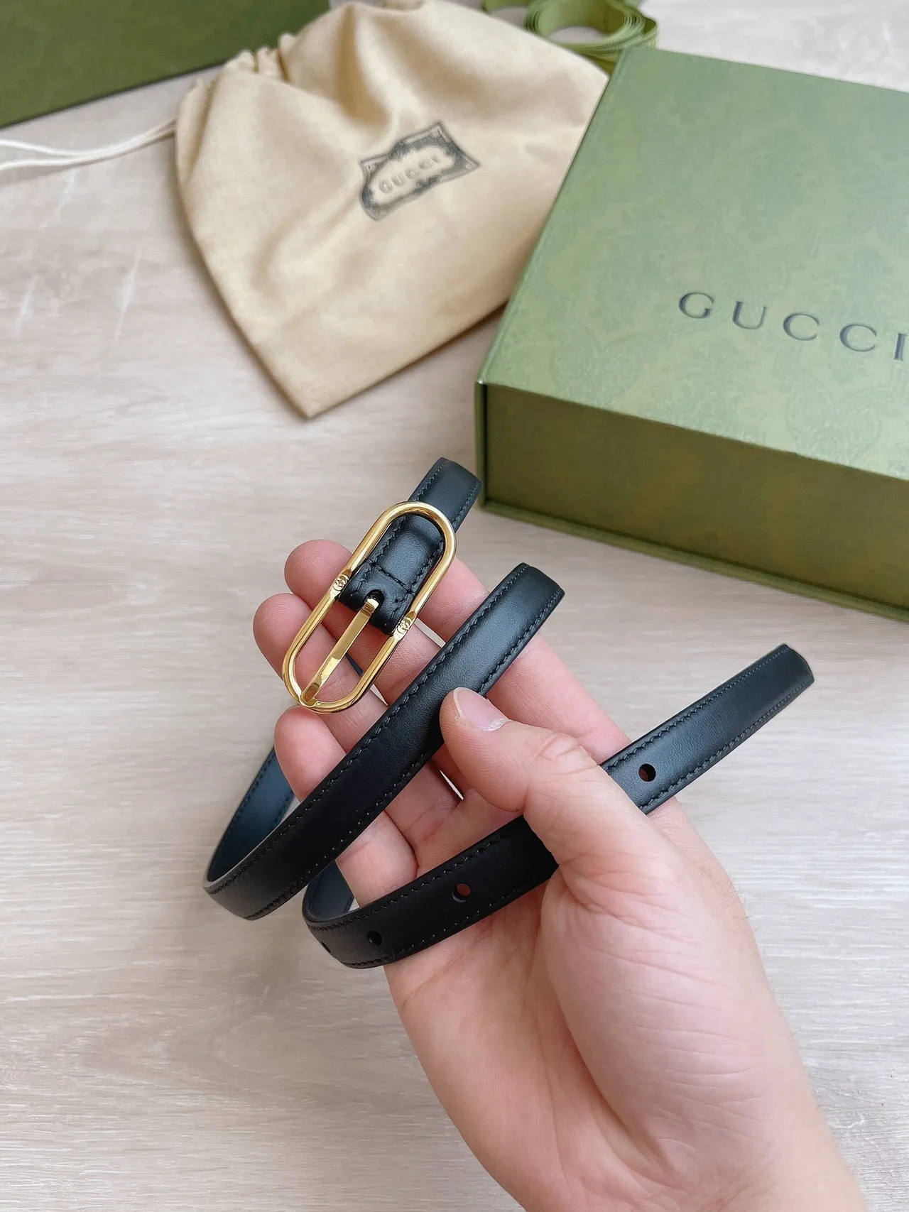 Gucci Horsebit 1955 Ceinture en cuir noir et or avec boucle ovale étroite 8