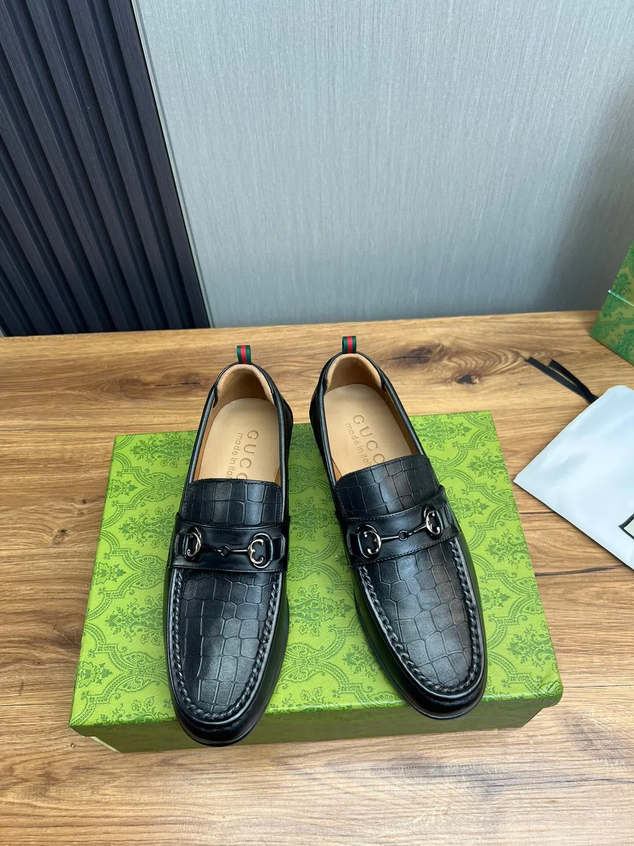 Gucci Horsebit 1955 黑色绿色鳄鱼纹皮革扣带乐福鞋 3