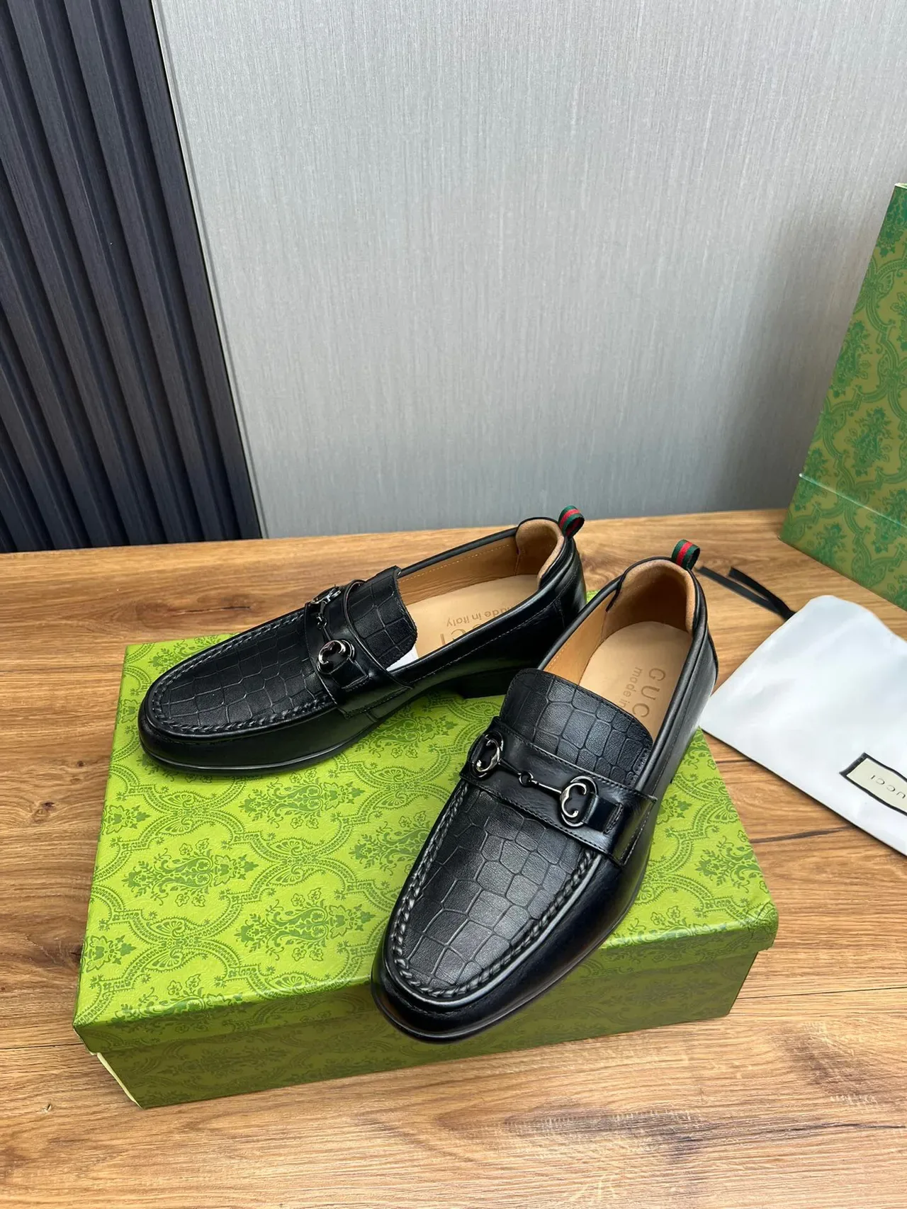 Gucci Horsebit 1955 黑色绿色鳄鱼纹皮革扣带乐福鞋 4