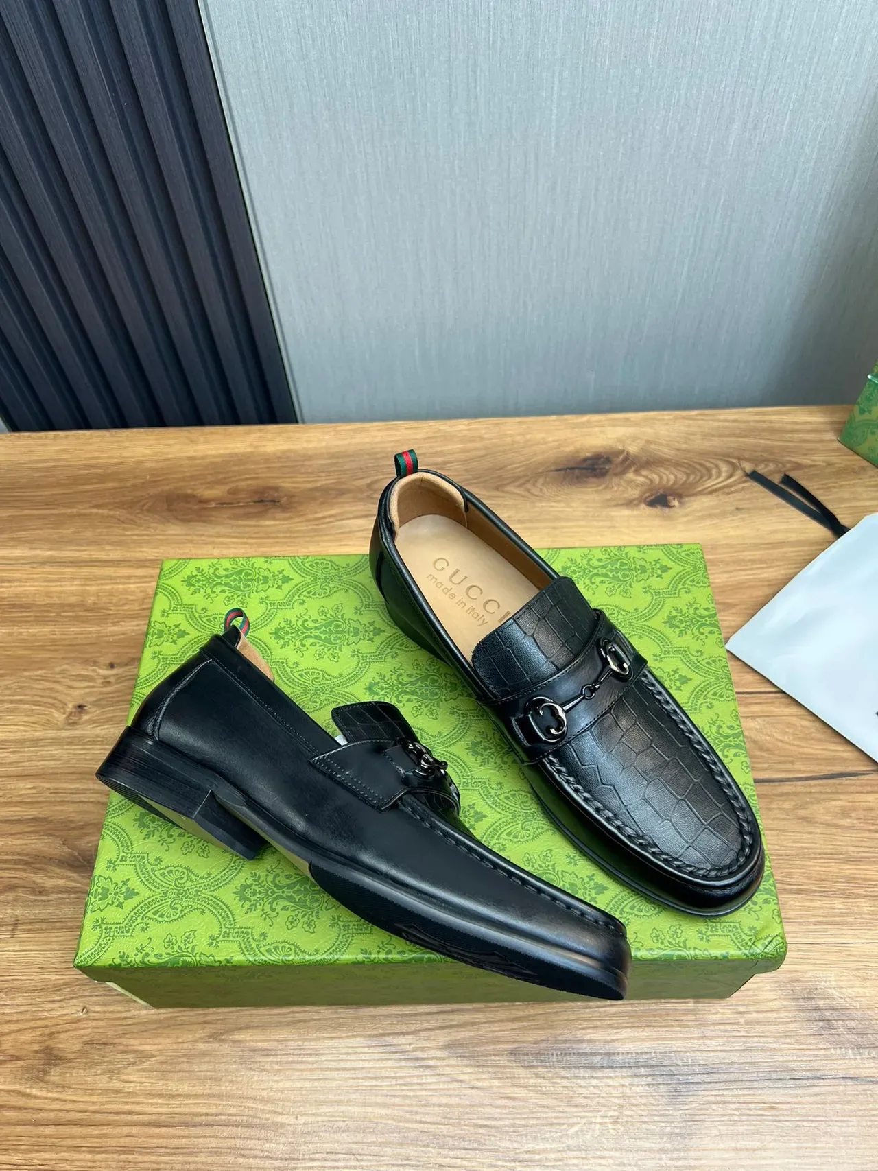 Gucci Horsebit 1955 黑色绿色鳄鱼纹皮革扣带乐福鞋 5