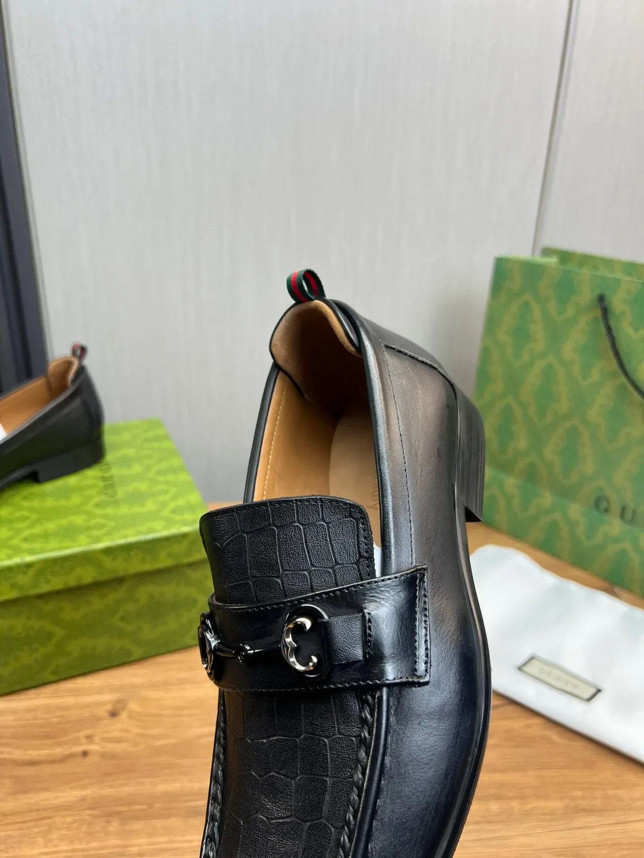 Gucci Horsebit 1955 黑色绿色鳄鱼纹皮革扣带乐福鞋 8