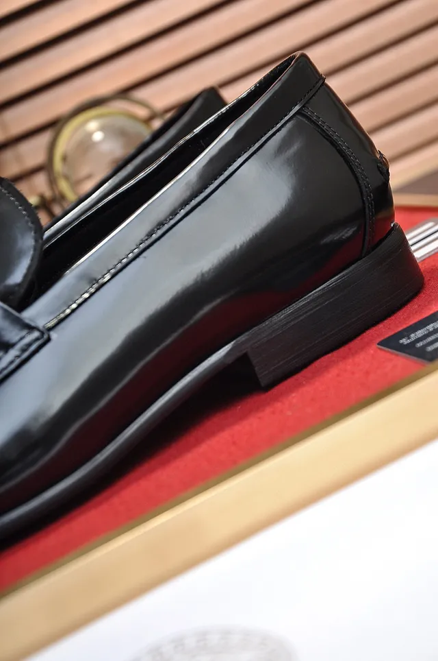 Gucci Horsebit 1955 Black Patent Leather Gold Lion-Head Loafer 2