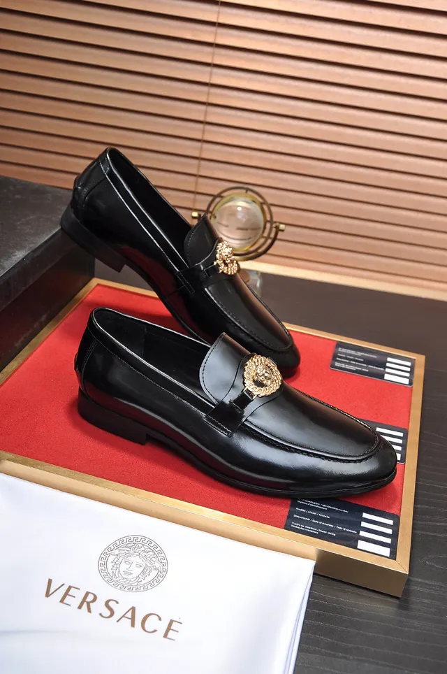 Gucci Horsebit 1955 Black Patent Leather Gold Lion-Head Loafer 6