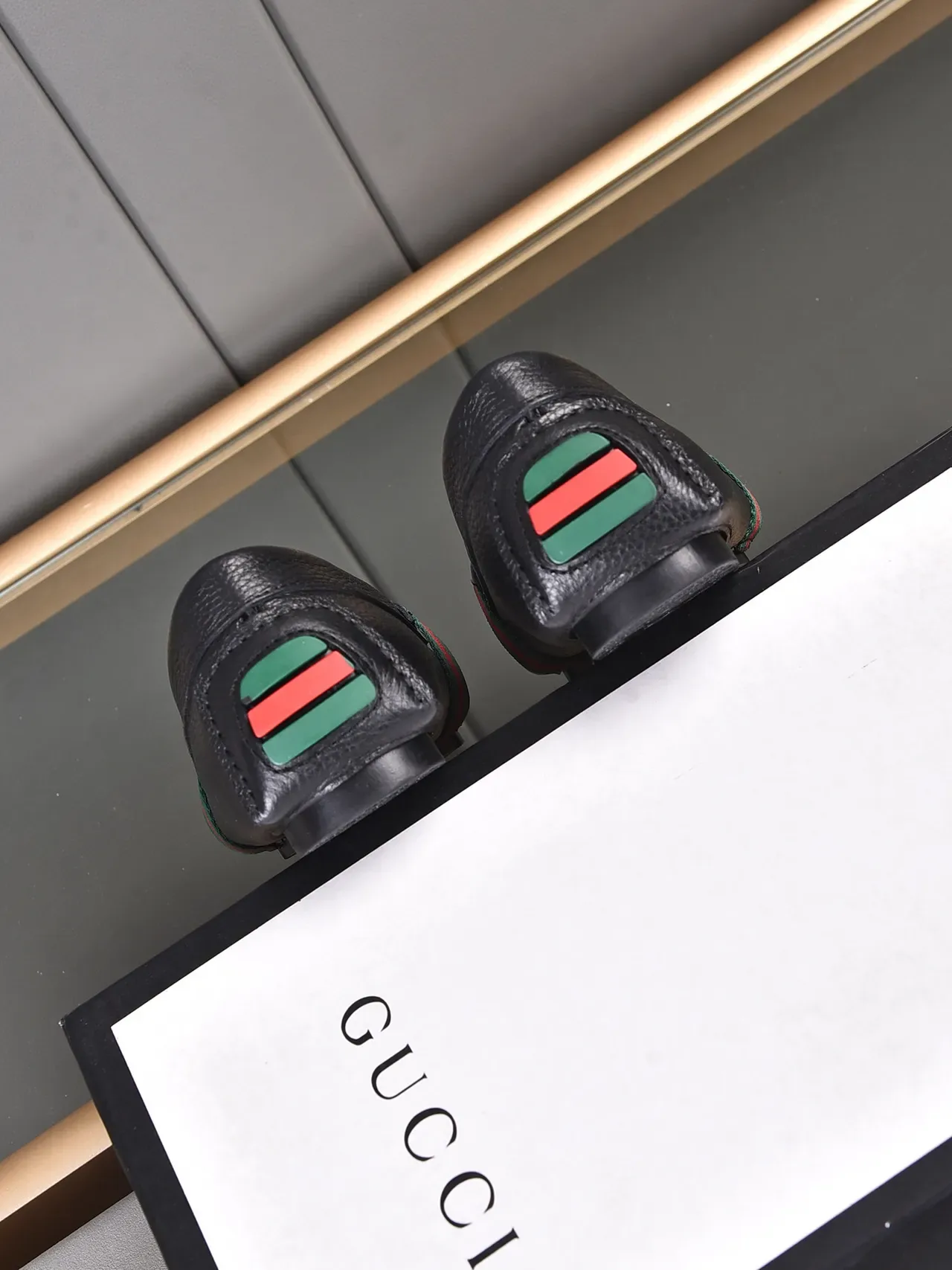 Gucci Horsebit 1955 Mocassins en Cuir Granulé Noir avec Sangle Web 3