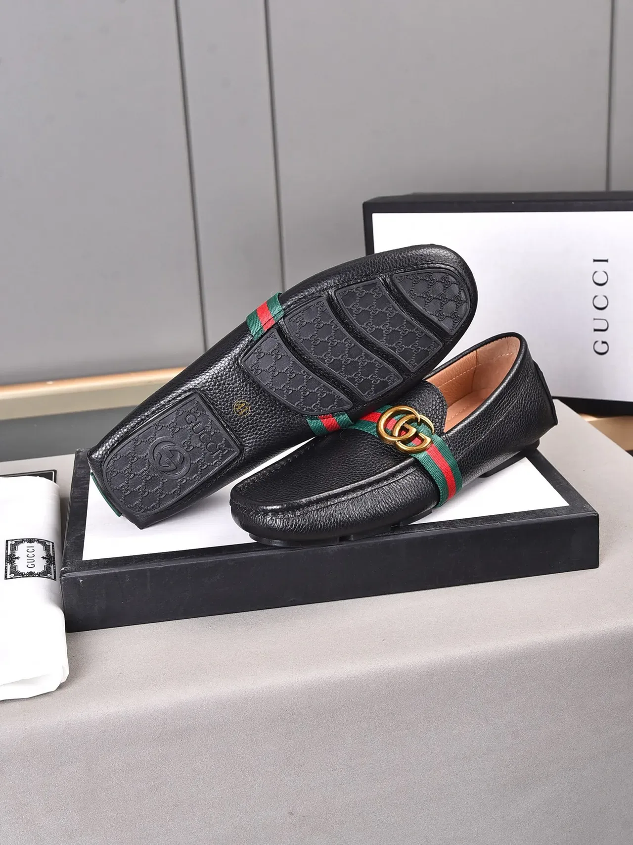Gucci Horsebit 1955 Mocassins en Cuir Granulé Noir avec Sangle Web 4