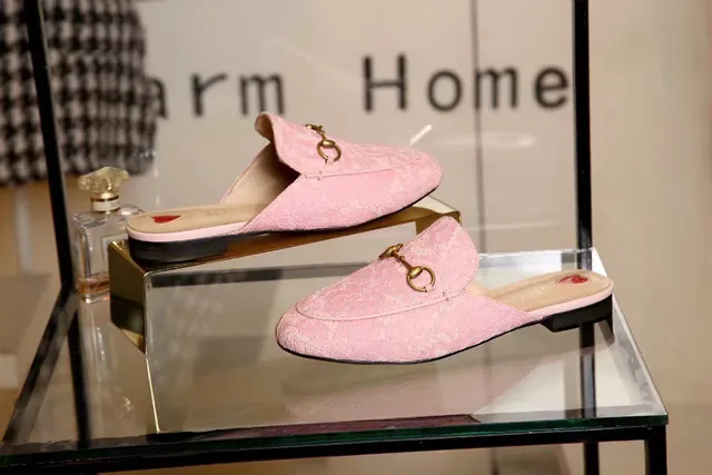 Gucci Horsebit 1955 Mule Loafers Texturés en Dentelle Rose 2