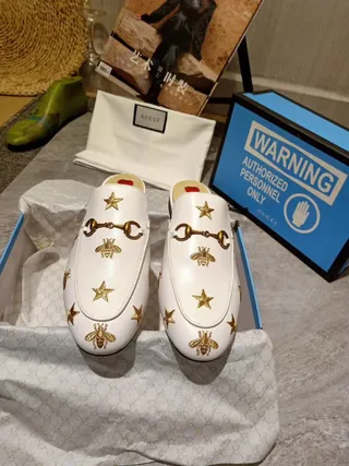 Gucci Horsebit 1955 Mocassin en Cuir Blanc Brodé avec Abeille et Étoile Dorée 6