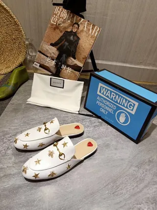 Gucci Horsebit 1955 Mocassin en Cuir Blanc Brodé avec Abeille et Étoile Dorée 9
