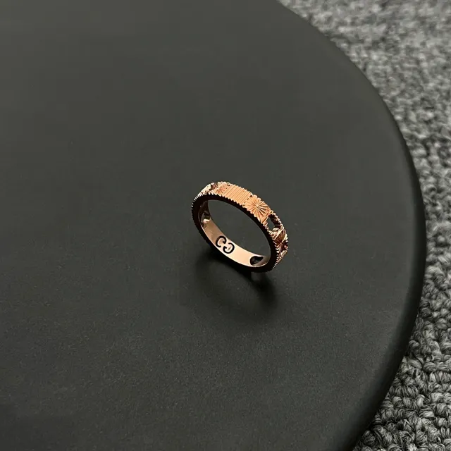 Bague Gucci Icon Series 18K Or Rose avec étoile 4