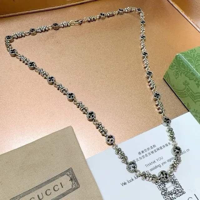 Gucci Interlocking G and Floral Motif Silver-Tone Necklace 7