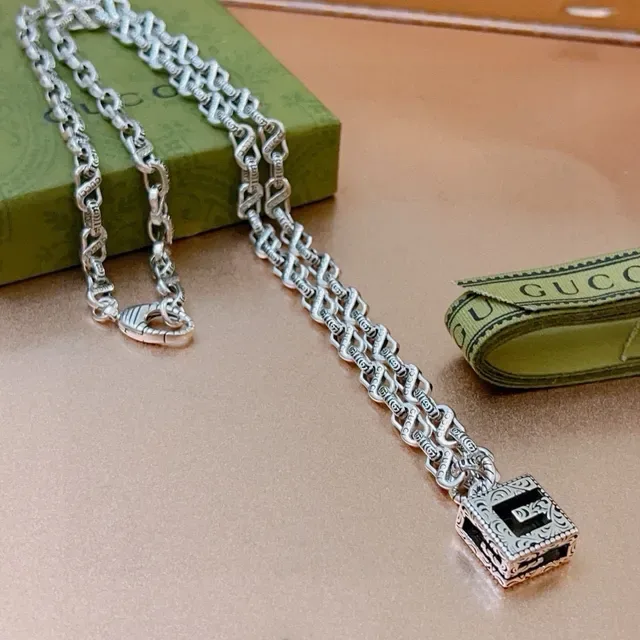 Gucci Interlocking G Square Pendant Necklace 2