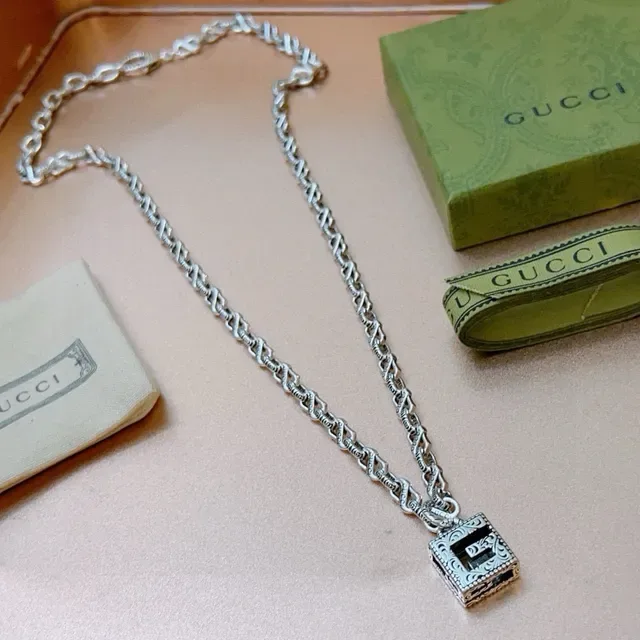 Gucci Interlocking G Square Pendant Necklace 3